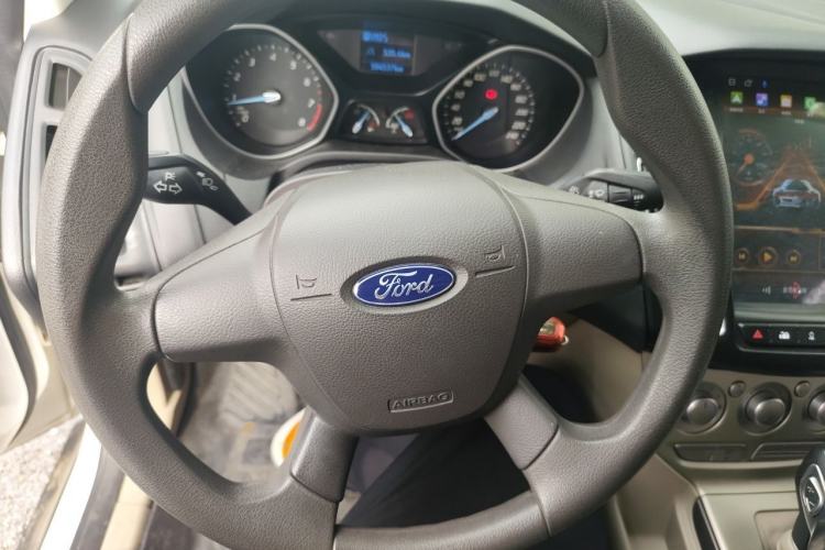 Used Ford Focus 2012 Sedan 1.6L Automatic Comfort Model Steering Wheel