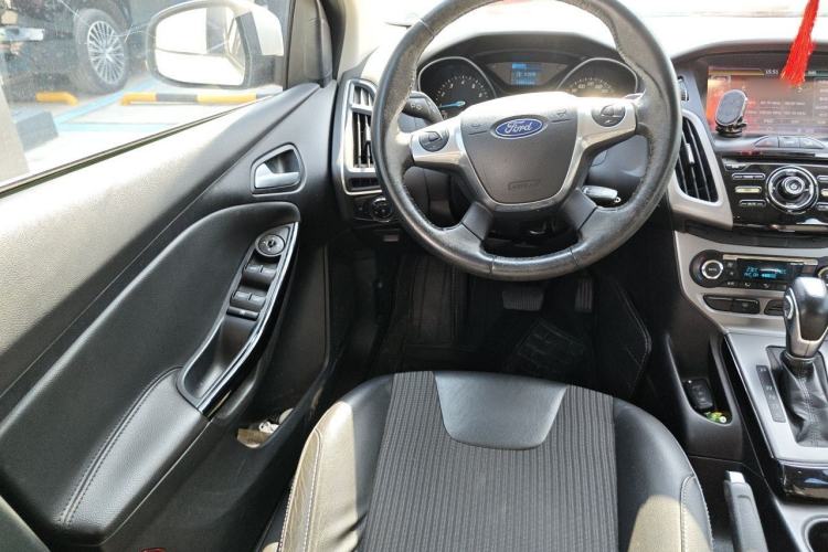 Used Ford Focus 2012 Hatchback 1.6L Automatic Fashion Edition Steering Wheel