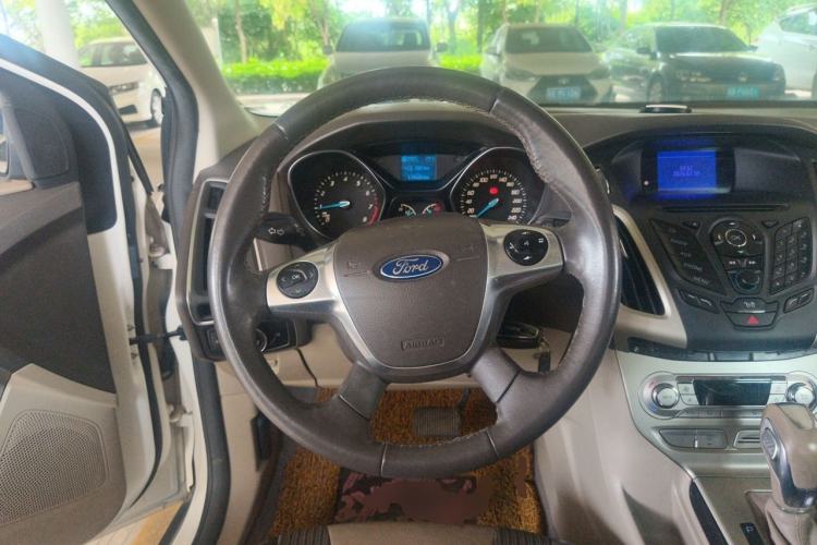 Used Ford Focus 2012 Hatchback 1.6L Automatic Fashion Edition Steering Wheel