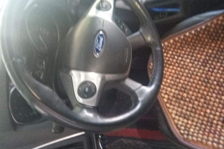 Used Ford Focus 2012 Sedan 1.6L Manual Fashion Edition Steering Wheel