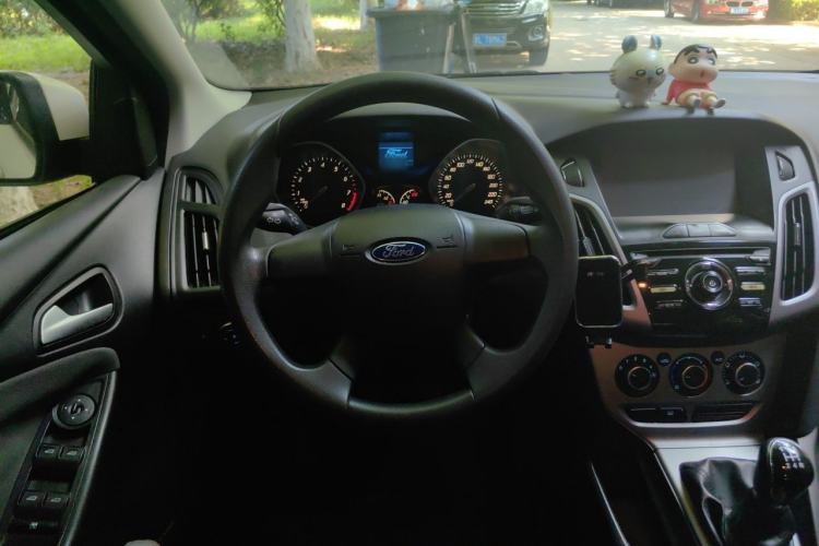 Used Ford Focus 2012 Hatchback 1.6L Manual Comfort Model Steering Wheel