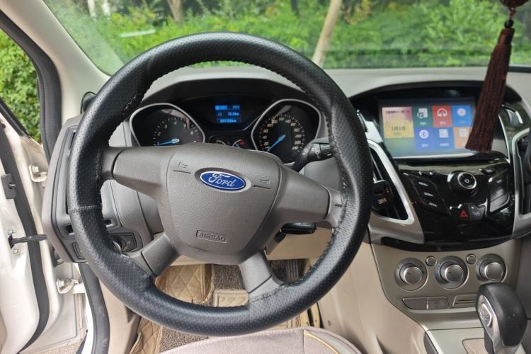 Used Ford Focus 2012 Sedan 1.6L Automatic Comfort Model Steering Wheel