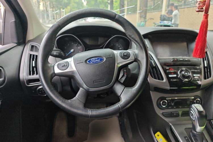 Used Ford Focus 2012 Sedan 1.6L Automatic Fashion Edition Steering Wheel