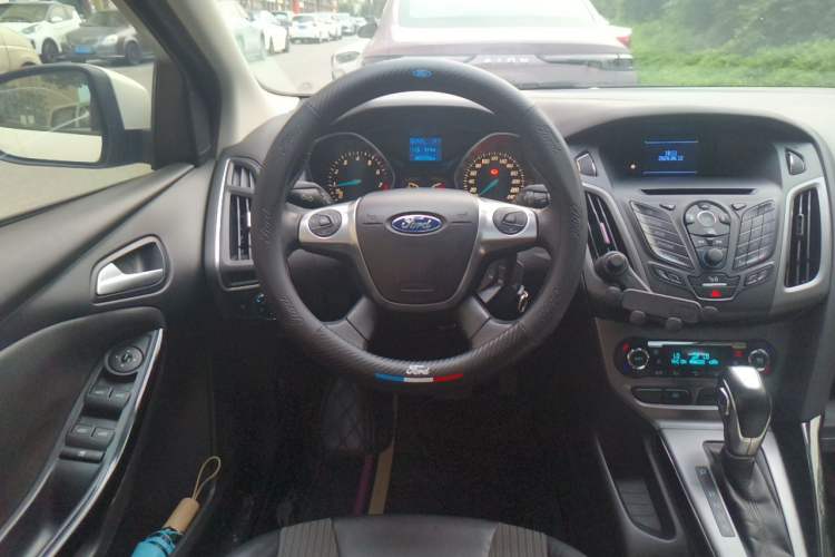 Used Ford Focus 2012 Sedan 1.6L Automatic Fashion Edition Steering Wheel