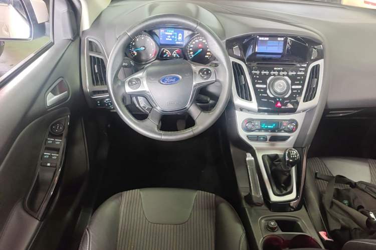 Used Ford Focus 2012 Hatchback 2.0L Manual Luxury Sport Model Steering Wheel