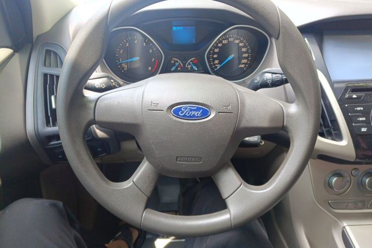 Used Ford Focus 2012 Sedan 1.6L Automatic Comfort Model Steering Wheel