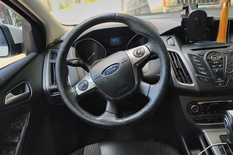 Used Ford Focus 2012 Sedan 1.6L Automatic Fashion Edition Steering Wheel