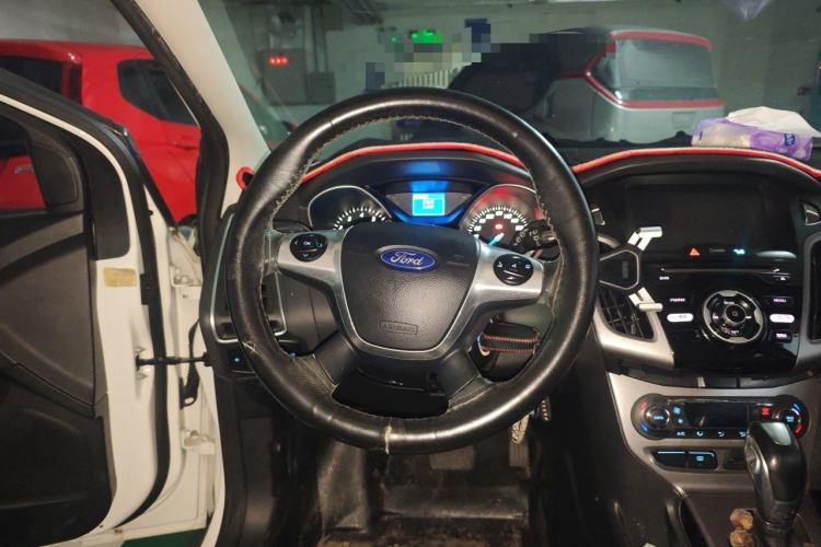 Used Ford Focus 2012 Hatchback 1.6L Automatic Fashion Edition Steering Wheel