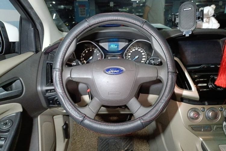 Used Ford Focus 2012 Sedan 1.6L Automatic Comfort Model Steering Wheel