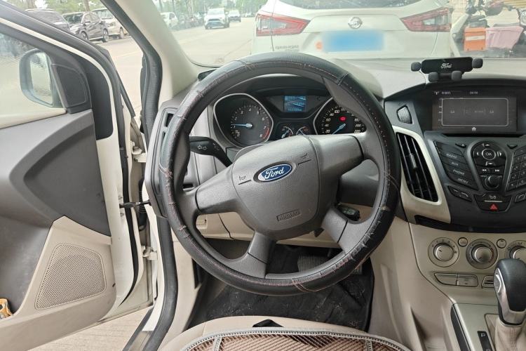 Used Ford Focus 2012 Sedan 1.6L Automatic Comfort Model Steering Wheel