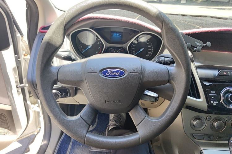 Used Ford Focus 2012 Sedan 1.6L Automatic Comfort Model Steering Wheel