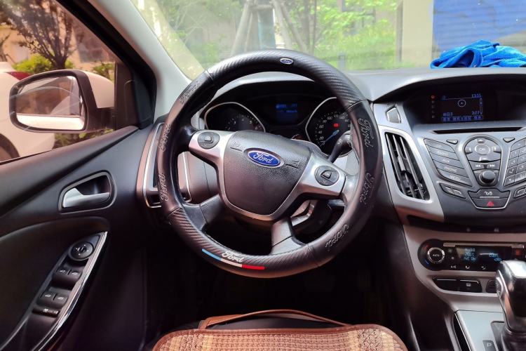 Used Ford Focus 2012 Sedan 1.6L Automatic Fashion Edition Steering Wheel