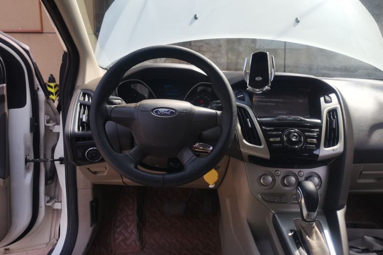 Used Ford Focus 2012 Sedan 1.6L Automatic Comfort Model Steering Wheel