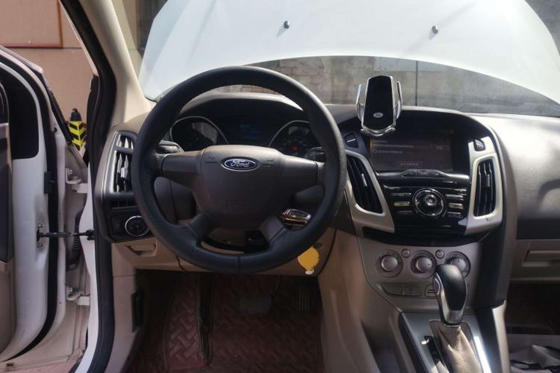 Used Ford Focus 2012 Sedan 1.6L Automatic Comfort Model Steering Wheel