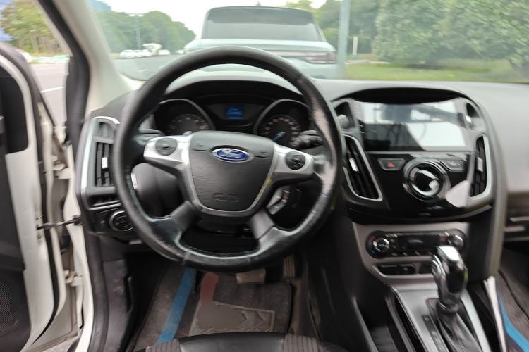 Used Ford Focus 2012 Hatchback 1.6L Automatic Fashion Edition Steering Wheel