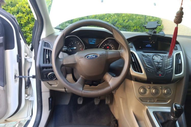 Used Ford Focus 2012 Sedan 1.6L Manual Comfort Model Steering Wheel