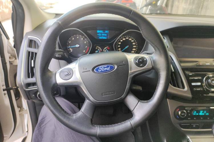 Used Ford Focus 2012 Hatchback 1.6L Automatic Fashion Edition Steering Wheel
