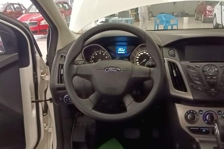 Used Ford Focus 2012 Hatchback 1.6L Automatic Comfort Model Steering Wheel