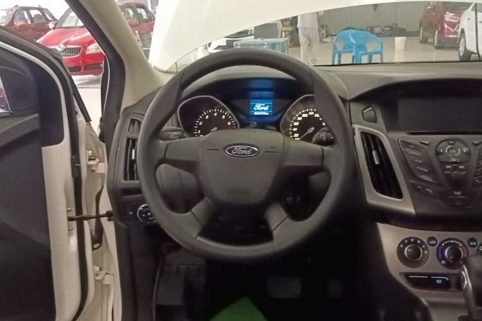 Used Ford Focus 2012 Hatchback 1.6L Automatic Comfort Model Steering Wheel