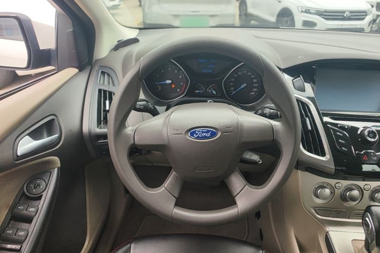 Used Ford Focus 2012 Sedan 1.6L Automatic Comfort Model Steering Wheel