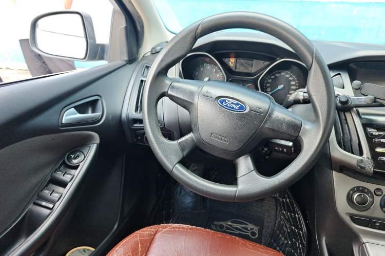 Used Ford Focus 2012 Hatchback 1.6L Automatic Comfort Model Steering Wheel