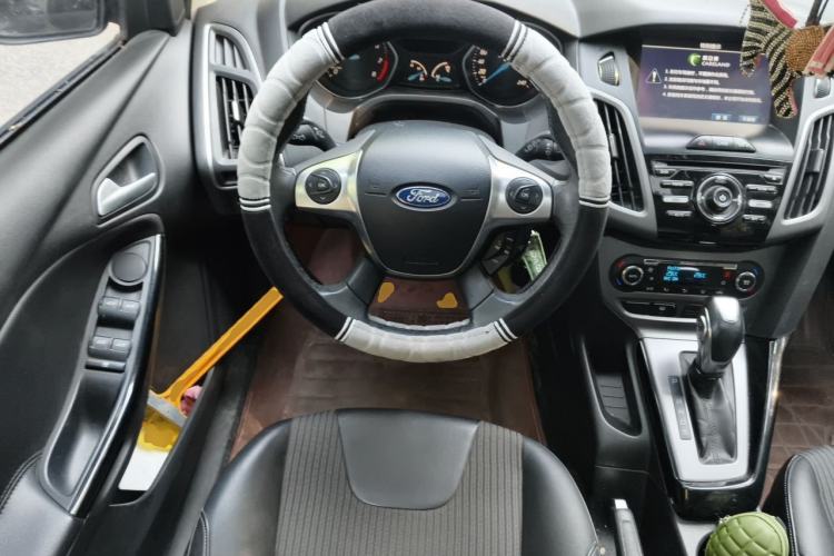 Used Ford Focus 2012 Hatchback 1.6L Automatic Fashion Edition Steering Wheel