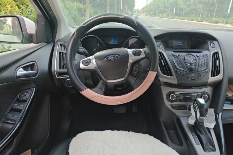 Used Ford Focus 2012 Sedan 1.6L Automatic Fashion Edition Steering Wheel
