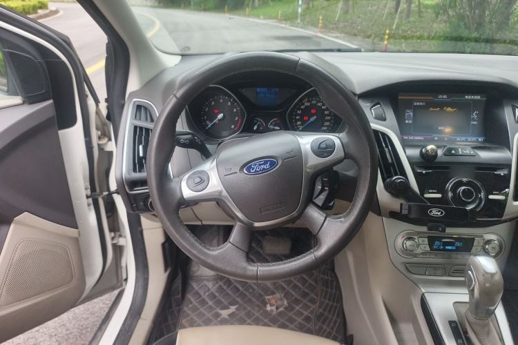 Used Ford Focus 2012 Sedan 1.6L Automatic Fashion Edition Steering Wheel