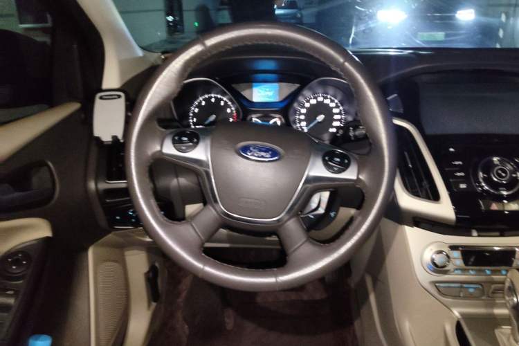 Used Ford Focus 2012 Sedan 1.6L Automatic Fashion Edition Steering Wheel