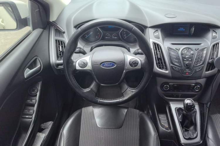 Used Ford Focus 2012 Sedan 1.6L Manual Fashion Edition Steering Wheel