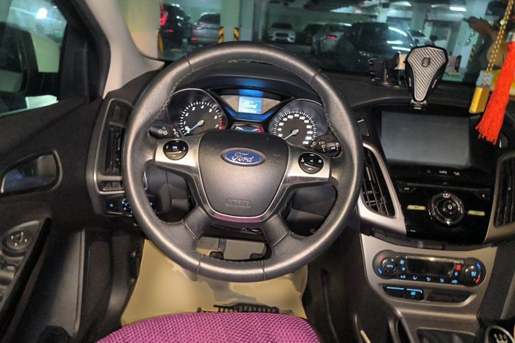 Used Ford Focus 2012 Sedan 1.6L Manual Fashion Edition Steering Wheel