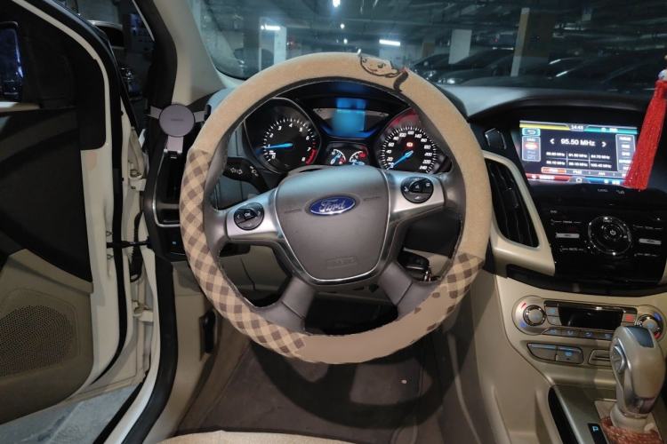 Used Ford Focus 2012 Sedan 1.6L Automatic Fashion Edition Steering Wheel