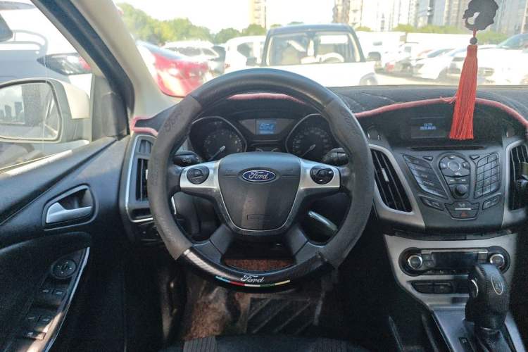 Used Ford Focus 2012 Sedan 1.6L Automatic Fashion Edition Steering Wheel