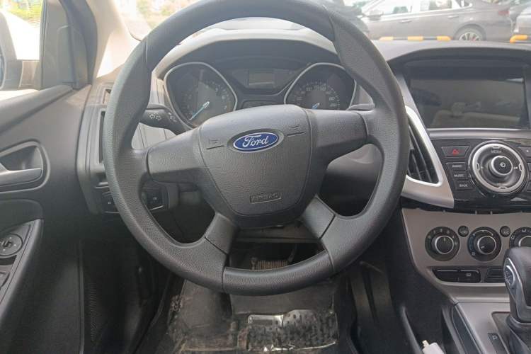 Used Ford Focus 2012 Hatchback 1.6L Automatic Comfort Model Steering Wheel