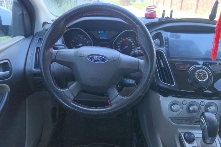 Used Ford Focus 2012 Sedan 1.6L Automatic Comfort Model Steering Wheel