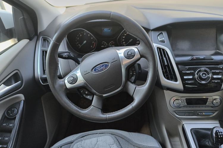 Used Ford Focus 2012 Sedan 1.6L Manual Fashion Edition Steering Wheel