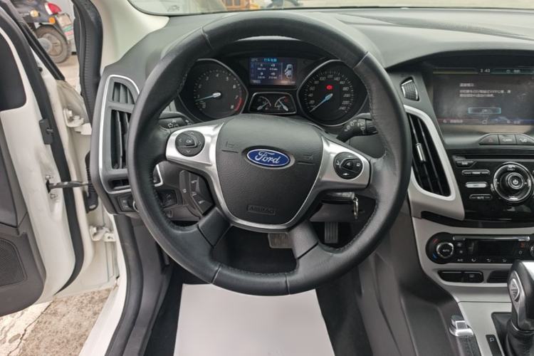 Used Ford Focus 2012 Hatchback 2.0L Automatic Luxury Sport Model Steering Wheel