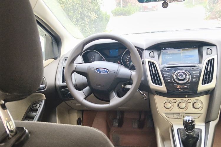 Used Ford Focus 2012 Sedan 1.6L Manual Comfort Model Steering Wheel