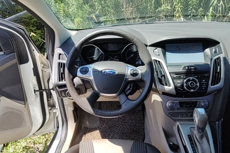 Used Ford Focus 2012 Sedan 1.6L Automatic Comfort Model Steering Wheel