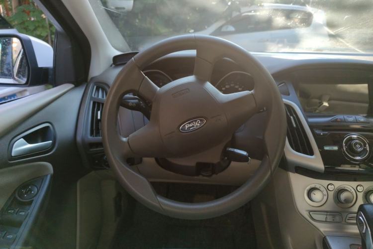 Used Ford Focus 2012 Sedan 1.6L Automatic Comfort Model Steering Wheel