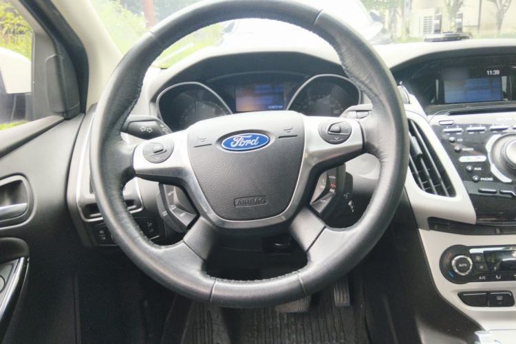 Used Ford Focus 2012 Hatchback 2.0L Automatic Luxury Sport Model Steering Wheel