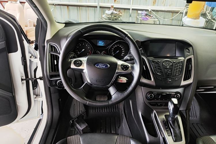 Used Ford Focus 2012 Hatchback 1.6L Automatic Fashion Edition Steering Wheel
