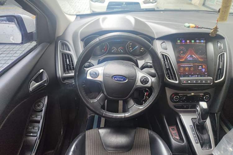 Used Ford Focus 2012 Hatchback 1.6L Automatic Fashion Edition Steering Wheel