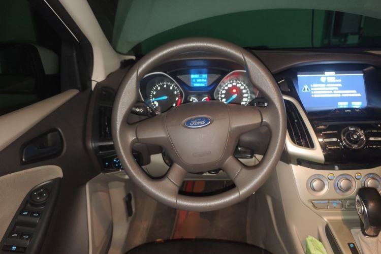Used Ford Focus 2012 Sedan 1.6L Automatic Comfort Model Steering Wheel