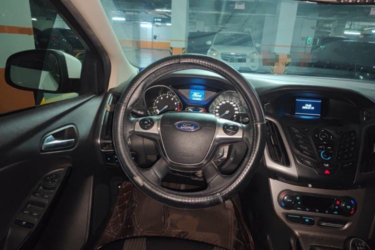 Used Ford Focus 2012 Sedan 1.6L Manual Fashion Edition Steering Wheel