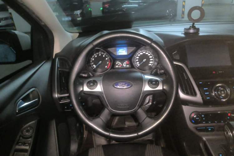 Used Ford Focus 2012 Hatchback 1.6L Automatic Fashion Edition Steering Wheel