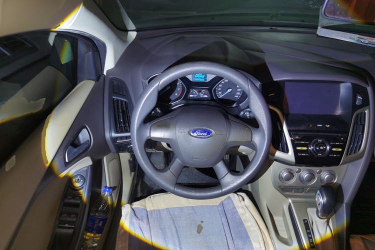 Used Ford Focus 2012 Sedan 1.6L Automatic Comfort Model Steering Wheel