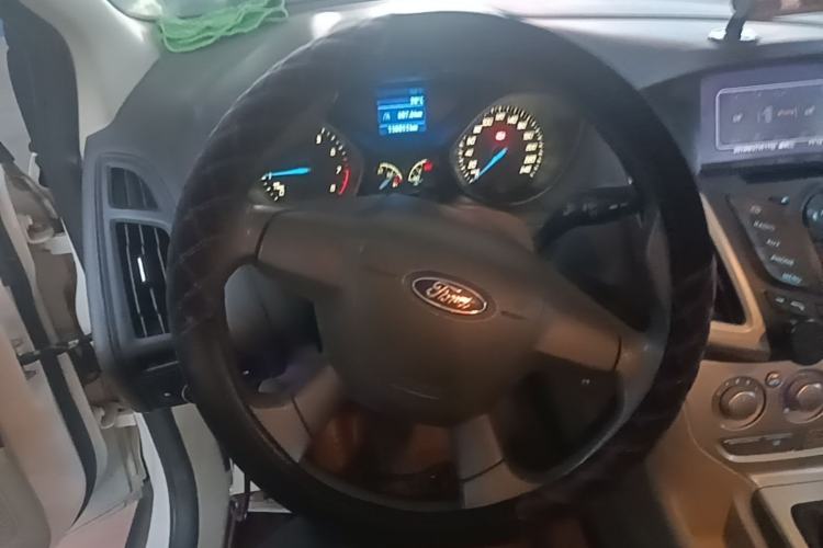 Used Ford Focus 2012 Sedan 1.6L Manual Comfort Model Steering Wheel
