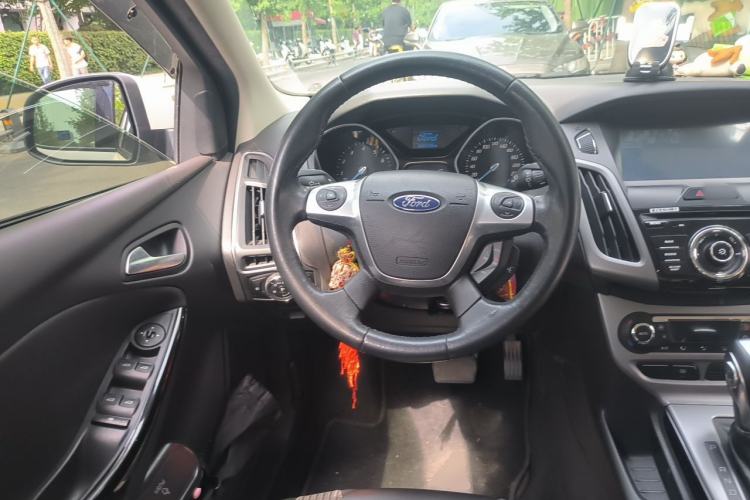 Used Ford Focus 2012 Sedan 1.6L Automatic Fashion Edition Steering Wheel