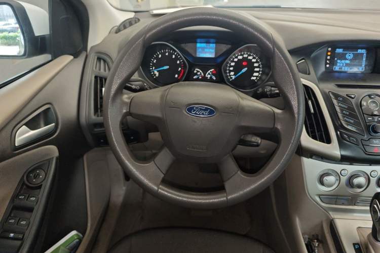 Used Ford Focus 2012 Sedan 1.6L Automatic Comfort Model Steering Wheel